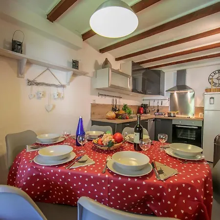 Le Grand-lemps Sleeps 6